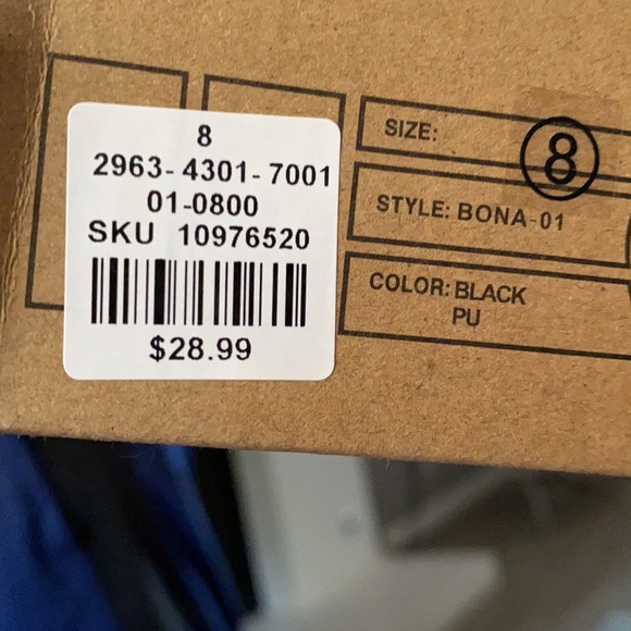 Black Charlotte Russe size 8 heals. - Picture 4 of 4